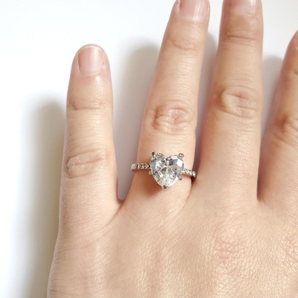 NWOT White Sapphire Heart Ring - Picture 16 of 16